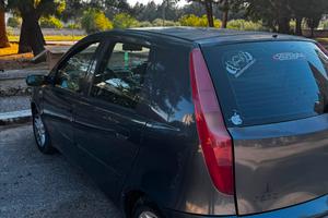 Fiat punto incidentata
