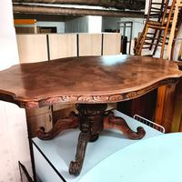 tavolo ovale intarsiato con 6 sedie stile barocco 