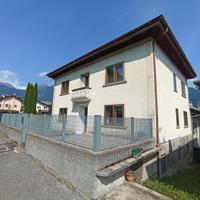 VILLA DI TESTA CON GIARDINO E VISTA SU PRIUSO