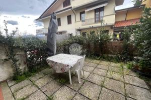 CASA SEMINDIPENDENTE A VIAREGGIO