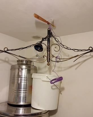 Lampadari in ferro battuto