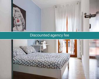 Stanza in appartamento di 104 m² a Milano