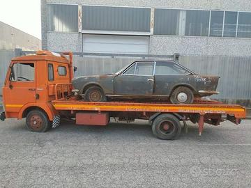 OM 50 carroattrezzi d'epoca con Fiat 124 Sport