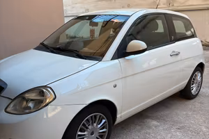 Lancia Y 1.2 Benz. Tagliando e distr. Nuova