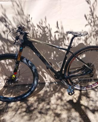 MTB 29 cube full carbon taglia L