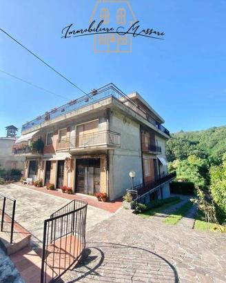 Appartamento di 241 m² con più di 5 locali e posto