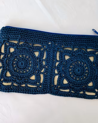 Pochette blu uncinetto 
