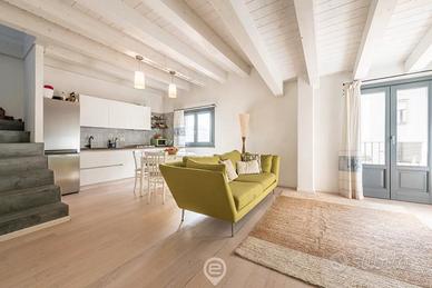 Trilocale arredato con terrazza privata