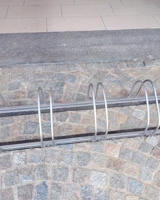 rastrelliera 5 bici robusta con protezioni 