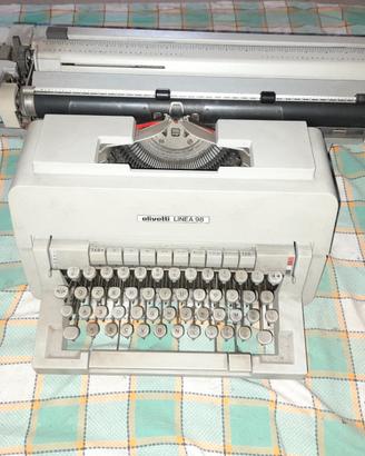 Macchina da scrivere Olivetti Linea 98