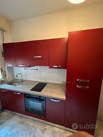 cucina rossa completa
