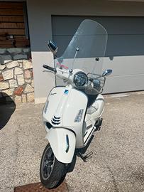 Vespa gts 300 bianca (2023)