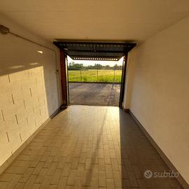 Box auto 14,5 mq in via A.Moro