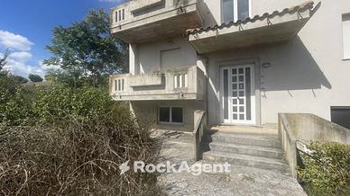 APPARTAMENTO DI AMPIA METRATURA IN BIFAMILIARE