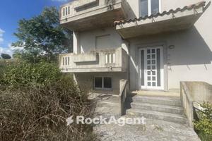 APPARTAMENTO DI AMPIA METRATURA IN BIFAMILIARE