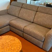 Divano con chaise longue e poltrona relax