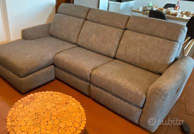 Divano con chaise longue e poltrona relax