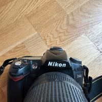 Nikon D90 con obiettivo Nikon Nikkor 18-105mm