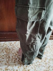 Pantalone cargo di Bershka verde cachi