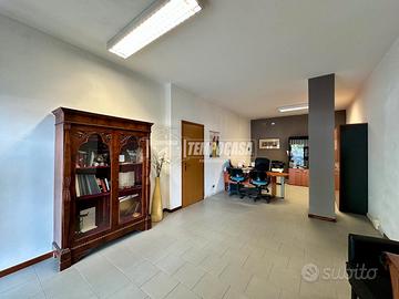 LOCALE COMMERCIALE FRONTESTRADA CON MAGAZZINO - US