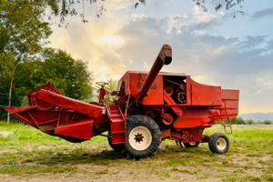 N°2 mietitrebbia laverda m100