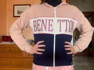Giacchetta senza tasche con cappuccio. Benetton