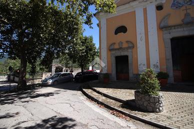 2 LOCALI A FISCIANO