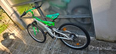 Bicicletta MTB 24" per ragazzi in buone condizioni