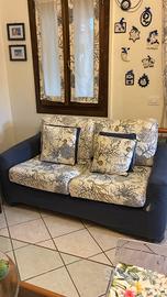 Divano 2 posti con cuscini