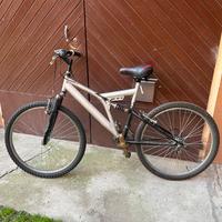 Bici Mountain Bike ammortizzata