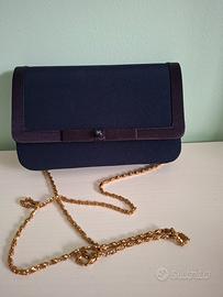 Pochette blu elegante di Rebecca Molenaar 