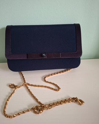 Pochette blu elegante di Rebecca Molenaar 