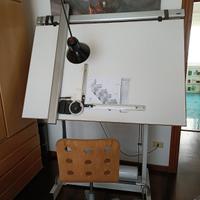 tavolo da disegno con tecnigrafo 