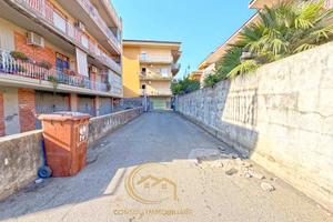 Fiumefreddo di Sicilia, secondo piano con box