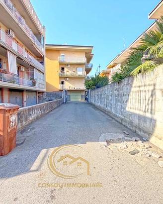 Fiumefreddo di Sicilia, secondo piano con box