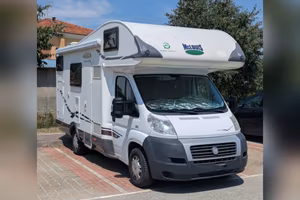 Camper Mc Louis Glamys  39.000 Km Peso 3.300 kg