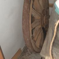 Ruota in legno carro contadino