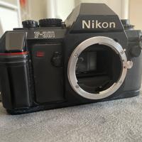 Macchina Fotografica NIKON F301 con Ottiche