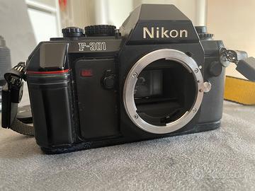 Macchina Fotografica NIKON F301 con Ottiche