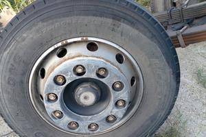 2 Gomme autocarro 275 80 22,5