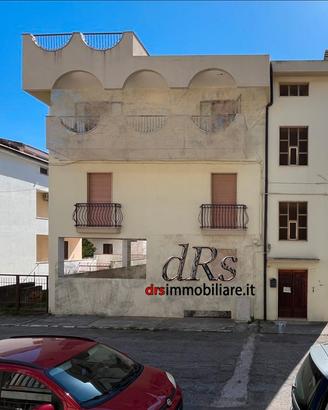 Marconia di Pisticci. Abitazione con deposito