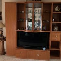 Vetrina salone color ciliegio