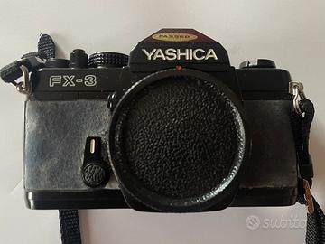 Macchina fotografica Yashica FX-3 + borsa Yashica