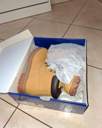 scarponcini stile anfibi 