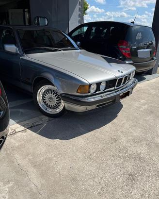 BMW 730i 197 cv E32