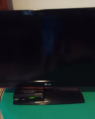 TV monitor LG da 24 pollici 
