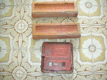 Piedini e sportellino di stufa Becchi