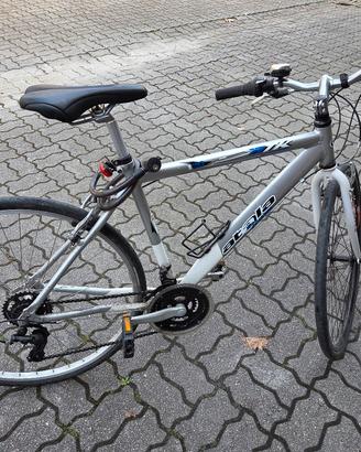 Bici trekking Atala leggera e scorrevole, scontata