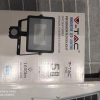 Pannello e faretto a luce solare