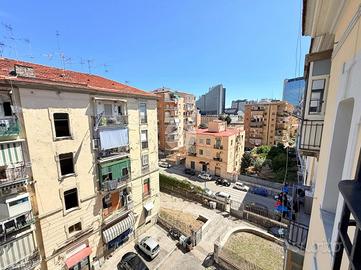 2 LOCALI A NAPOLI